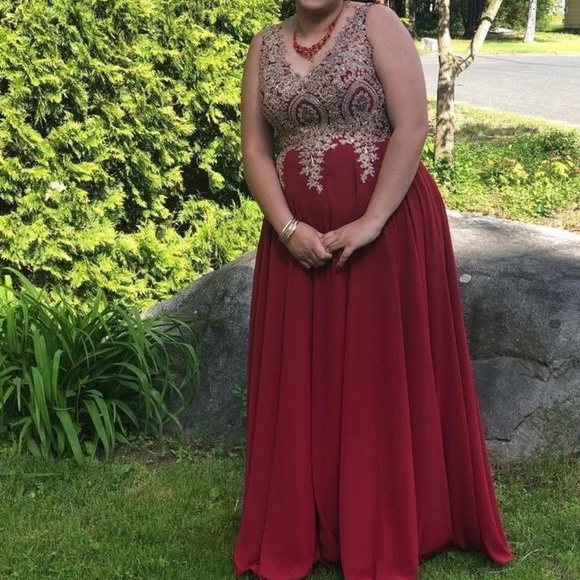 Dresses & Skirts - Prom/pageant dress